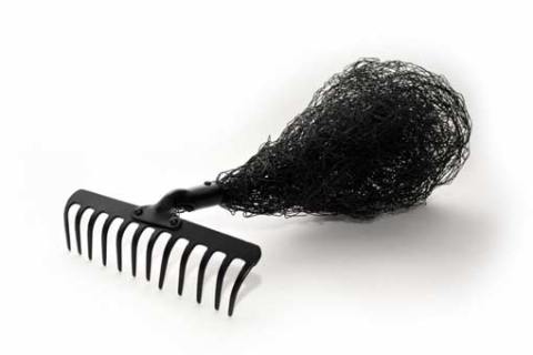 The Thing That Does Not Love Itself, 2014 -Rake painted black with automotive paint and annealed wire / 26x30x73cm -Courtesy Galeri Zilberman, Istanbul